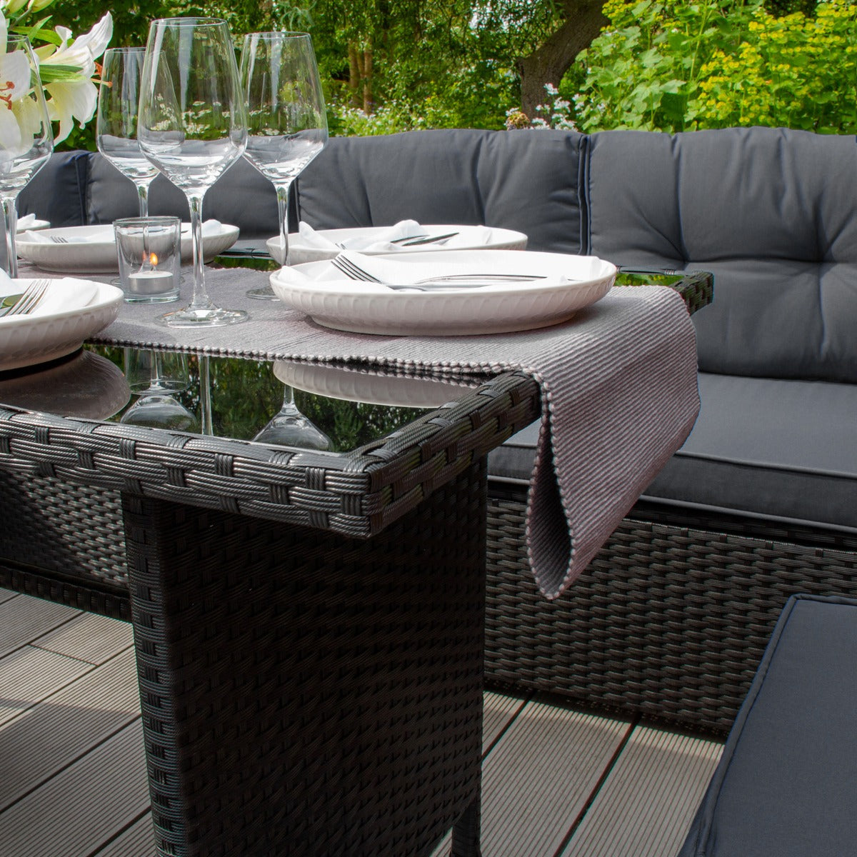 Conjunto de móveis de jardim de canto de vime - preto