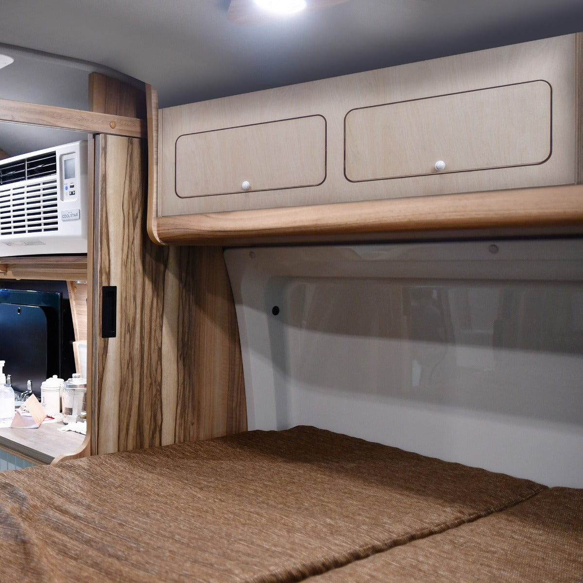 Gabinete elevado para motorhome ? 100cm x 30cm x 30cm