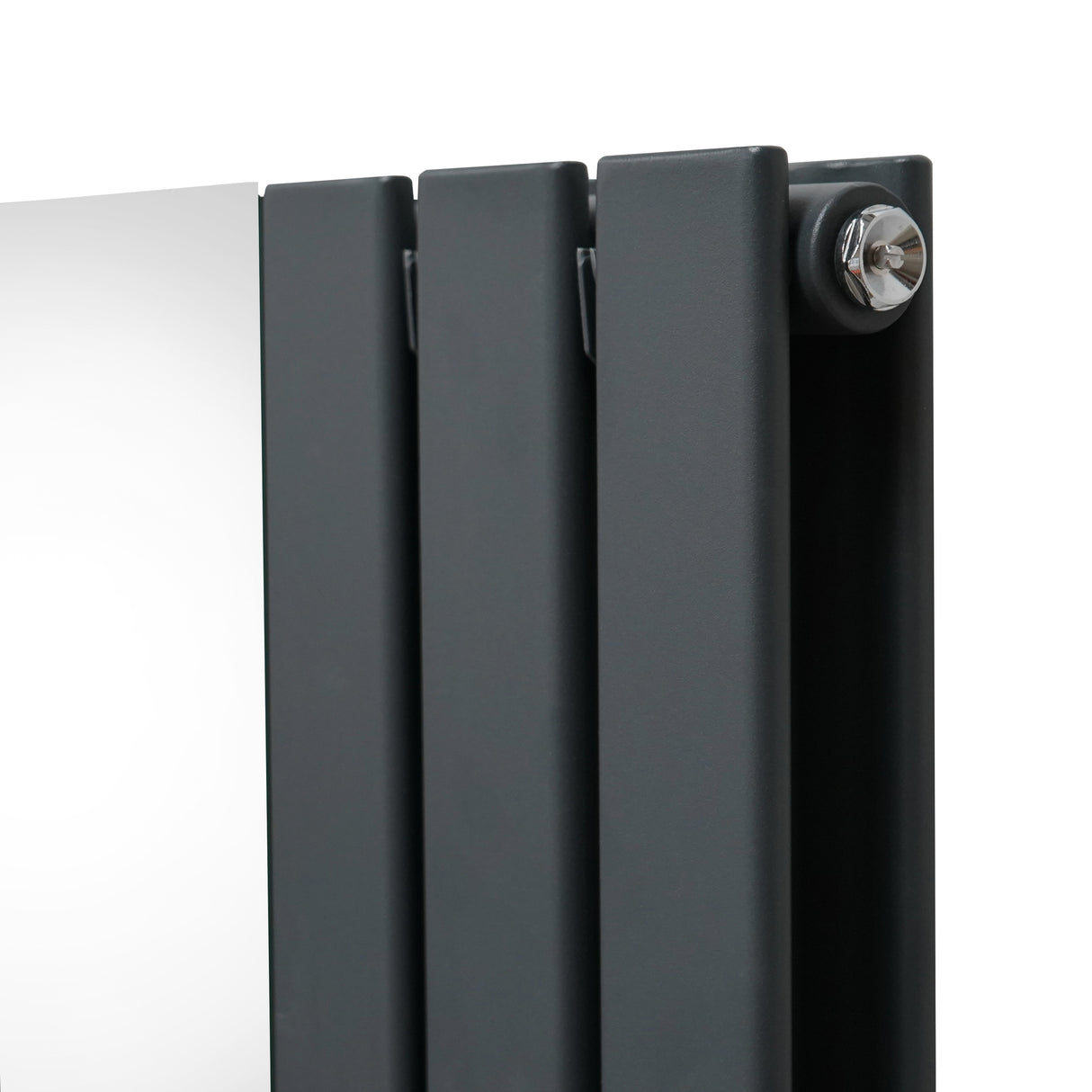 Radiador de espelho plano cinza antracite, com acabamento liso e moderno, medindo 1800 mm x 425 mm, ideal para ambientes contemporâneos