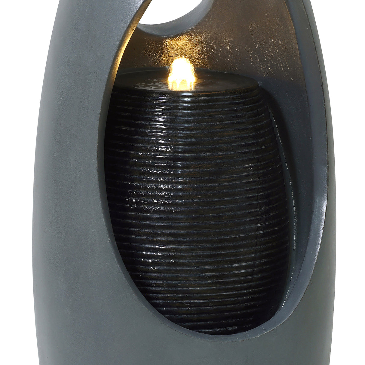 Fonte de água elétrica para jardim "Radiant Falls", com design moderno em cinza, textura suave e luz suave iluminando a água em movimento