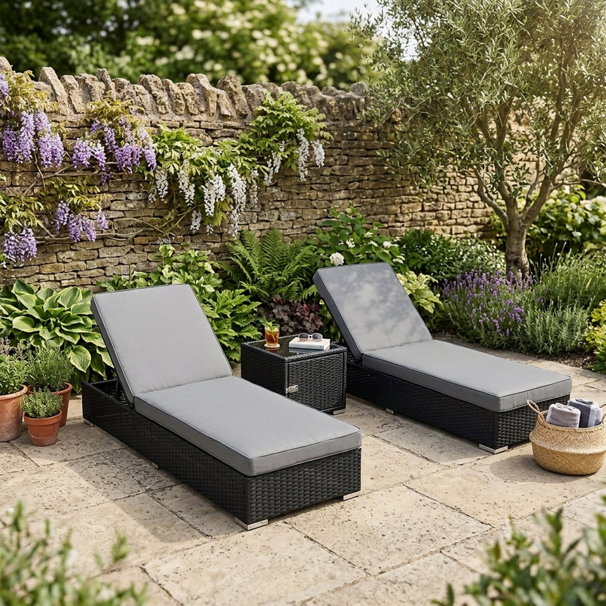 Conjunto de Espreguiçadeiras de Jardim em Rattan