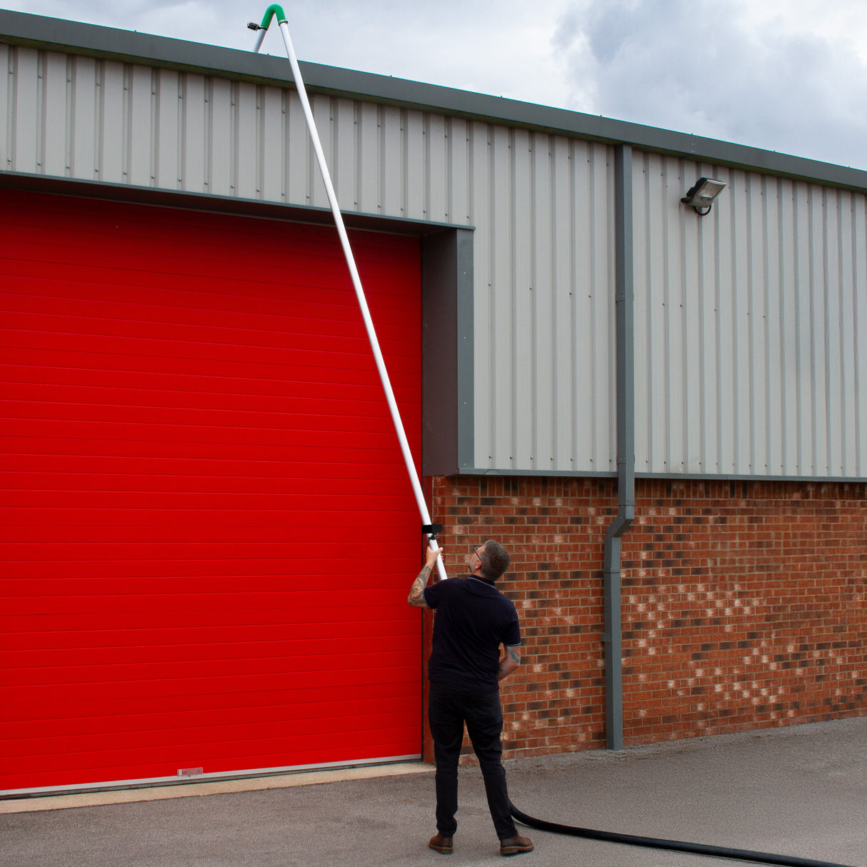 Kit de Limpeza de Calhas com Aspirador 60 L, Tubos Extensíveis e Câmara 4K