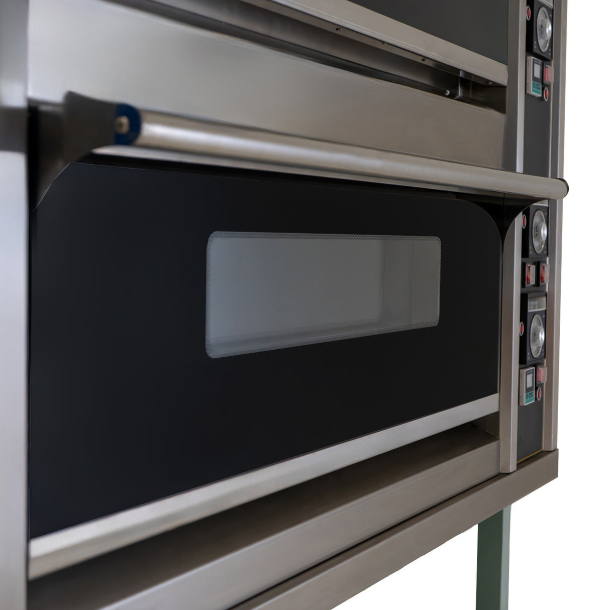 Forno comercial grande para pizza KuKoo, com estrutura em aço inox, acabamento prateado, portas de vidro e botões de controle em destaque