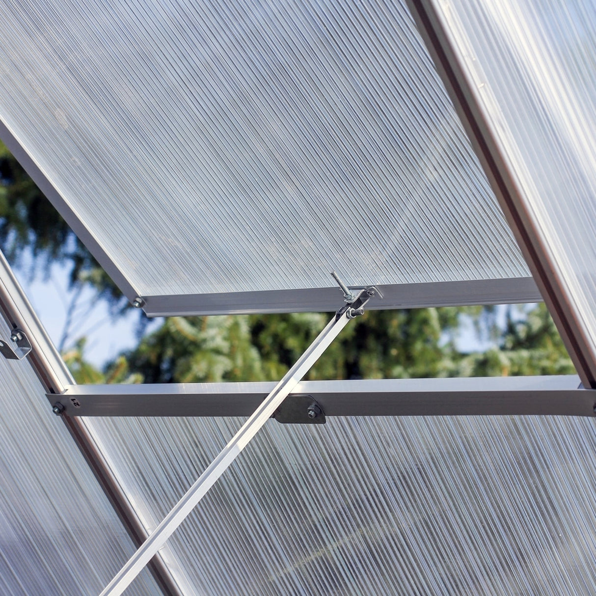 Estufa sem base de policarbonato tipo galpão de jardim 1,8m x 1,2m