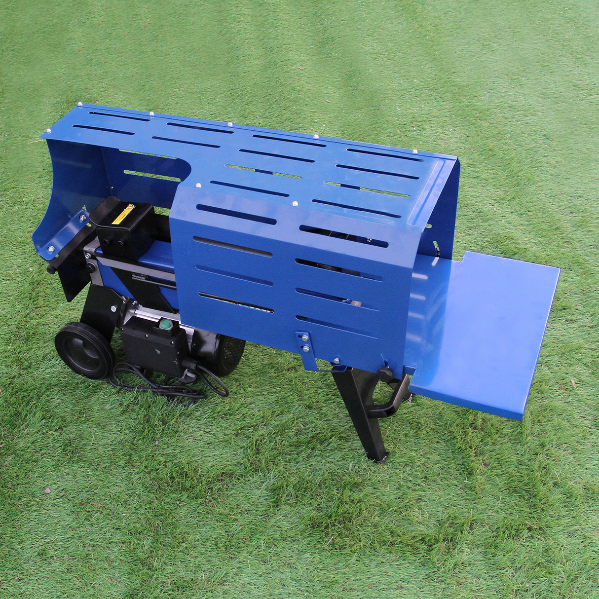 Rachador de toras T-Mech 7T em azul, com estrutura metálica, mesa de apoio e motor potente, ideal para cortar madeira com eficiência
