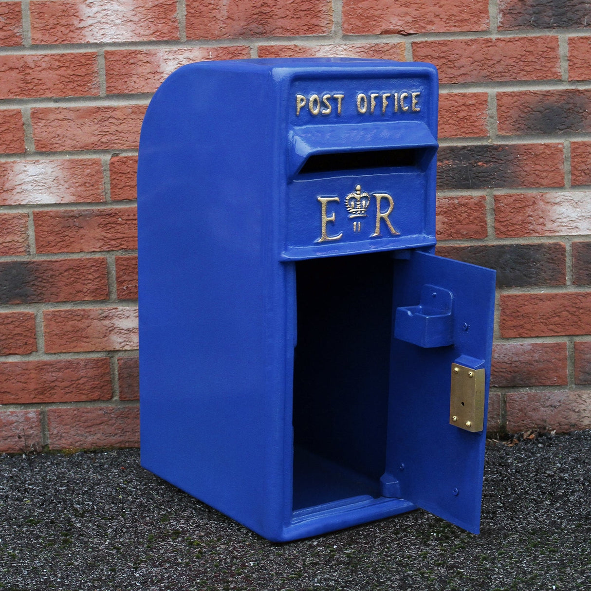 Suporte de chão e parede em ferro fundido azul escocés Royal Mail Letterbox