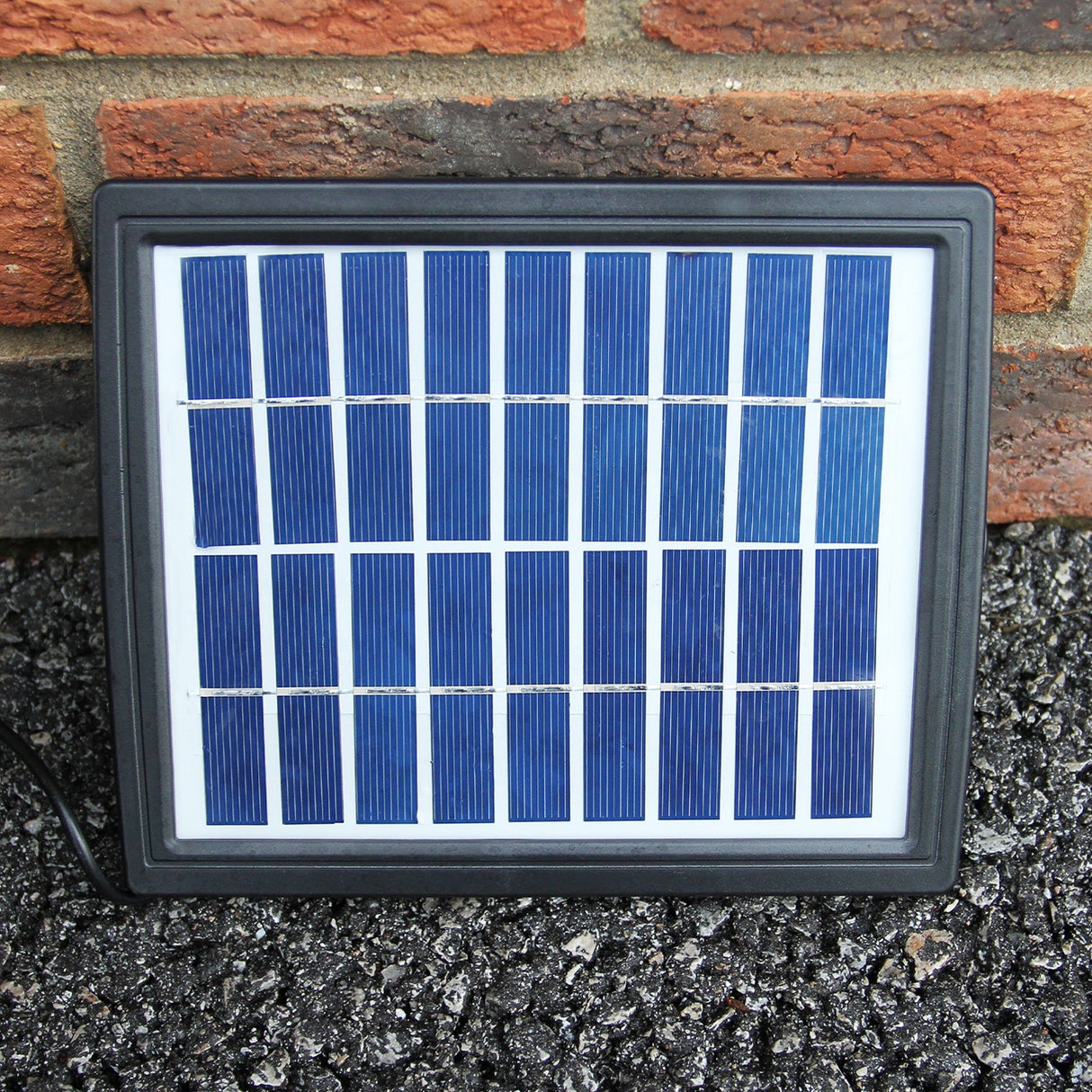 Fonte de á gua movida a energia solar ? bola cinza