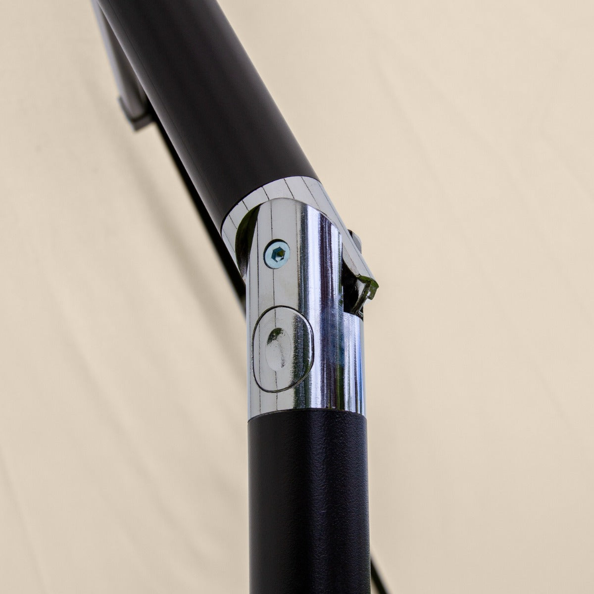 Guarda-chuva cantilever incliná vel de 2,7 m com luzes LED - Bege