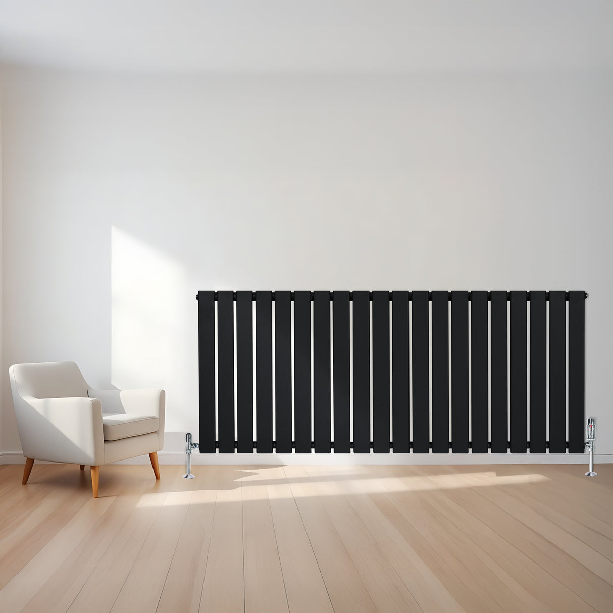 Radiador plano de coluna simples preto, com design elegante e moderno, instalado em parede clara, ao lado de poltrona confortável
