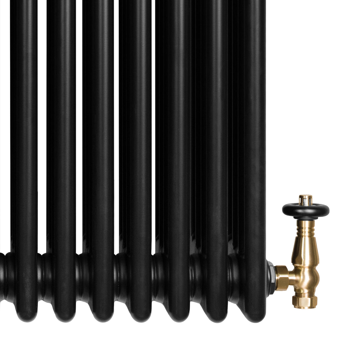 Radiador tradicional de 4 colunas em preto, com acabamento liso e válvula de metal dourado, ideal para aquecimento eficiente