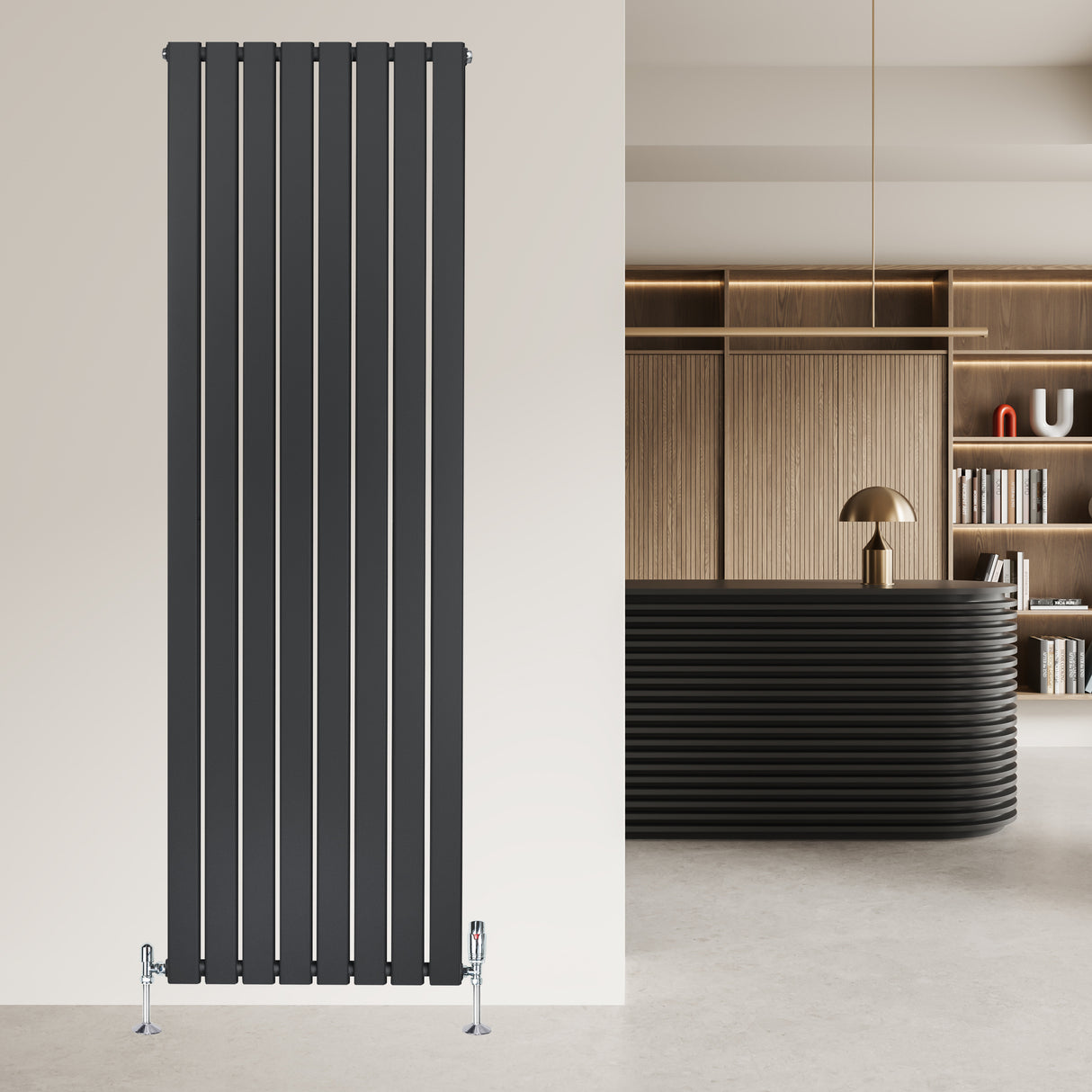 Radiador de coluna única cinza antracite, 1800 mm x 560 mm, com design moderno e linhas retas, instalado em parede clara