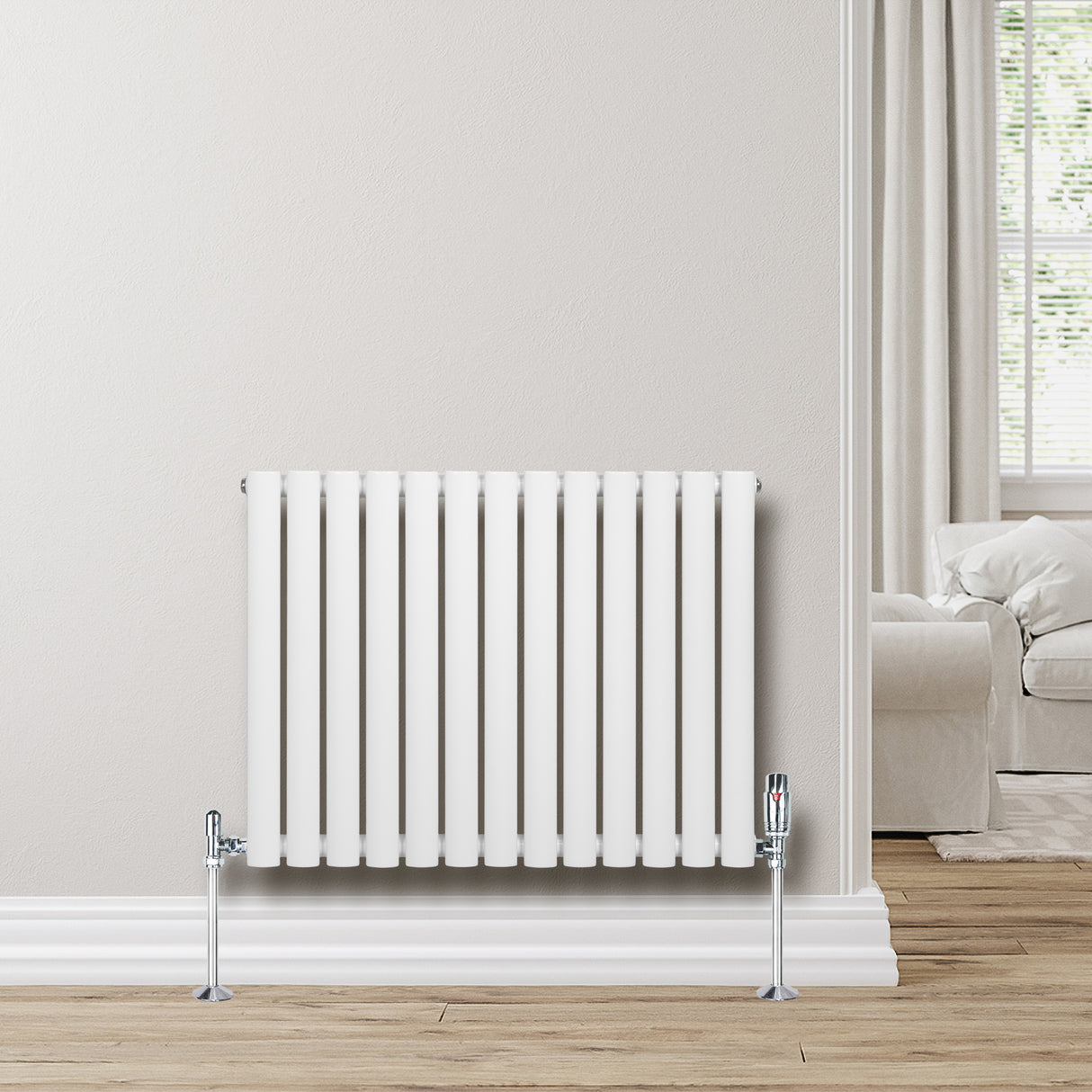 Radiador de coluna simples oval branco, 600 mm x 780 mm, com acabamento liso e suportes metálicos prateados, instalado em parede clara