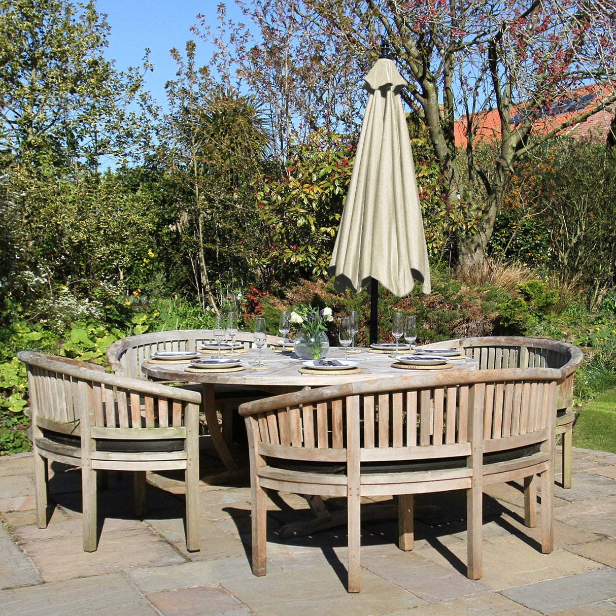 Guarda-chuva cantilever creme de 3m com base quadrada de mecanismo de manivela e capa á… prova d'á gua gratuita