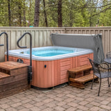Cobertura cinza para jacuzzi de 2,2m x 2,2m, com textura resistente, ideal para proteção contra intempéries e sujeira