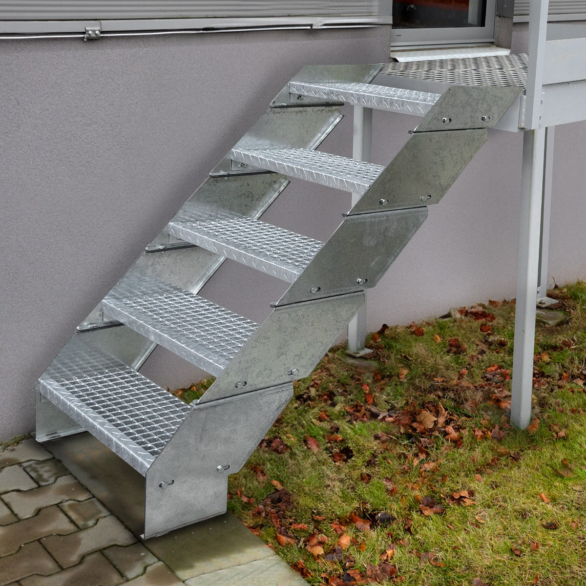 Escada galvanizada ajustá vel de 10 degraus ? 600 mm de largura