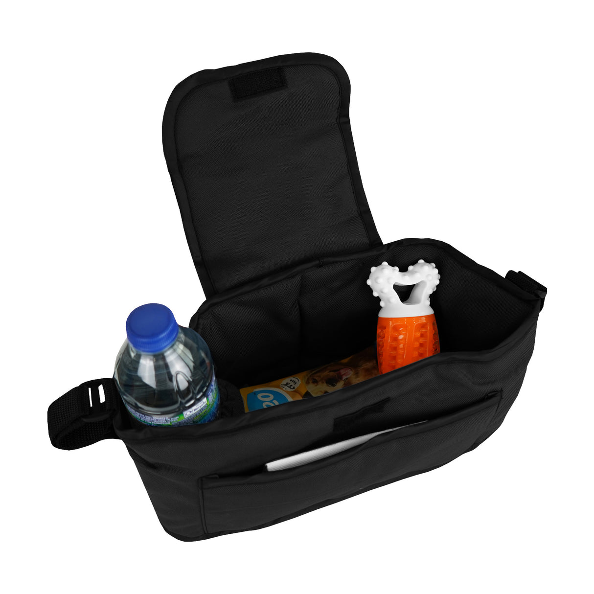 Carrinho para animais de estimação preto, com compartimentos internos, incluindo garrafa de água e brinquedo laranja, ideal para passeios