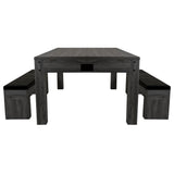 Mesa de jogos cinza com acabamento em madeira, acompanhada de dois bancos com espaço de arrumação, ideal para entretenimento e organização