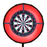 Jogo de dardos com moldura LED em vermelho, apresentando um alvo circular com números e seções em preto e branco, ideal para diversão noturna