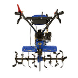 Motocultivador a gasolina 7.5 CV com estrutura azul, lâminas de metal prateado e manoplas vermelhas, ideal para cultivo de solo