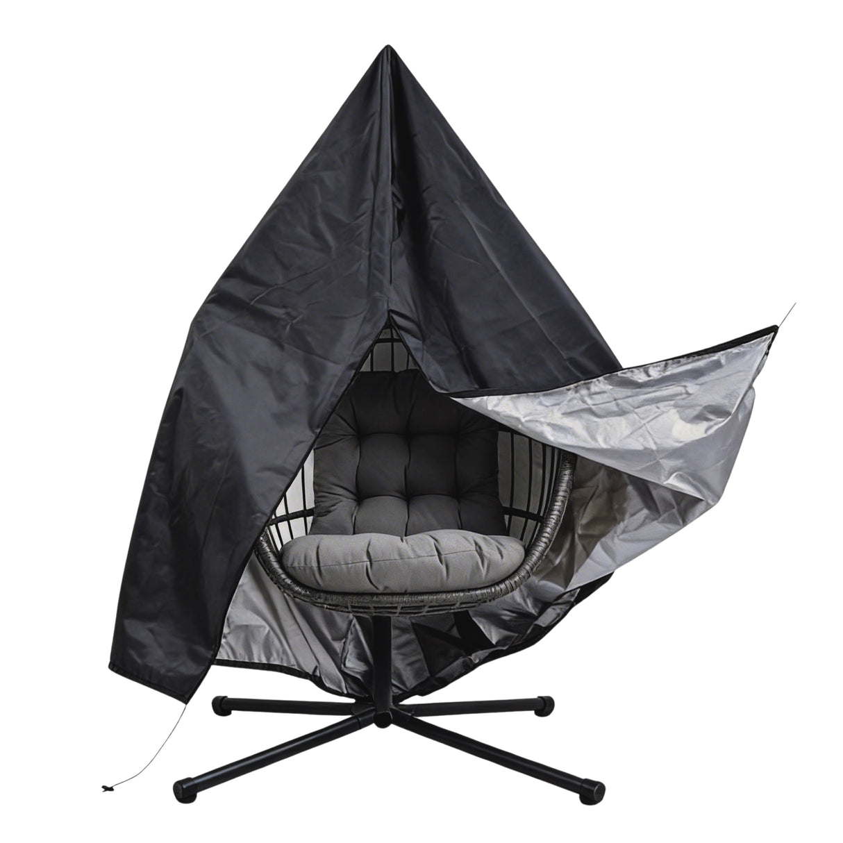 Cadeira suspensa tipo ovo em rattan preto, com estrutura metálica e almofada cinza, ideal para relaxar em ambientes internos ou externos