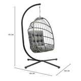 Cadeira suspensa tipo ovo em rattan cinzento com estrutura metálica, almofadas confortáveis e design moderno, ideal para relaxar