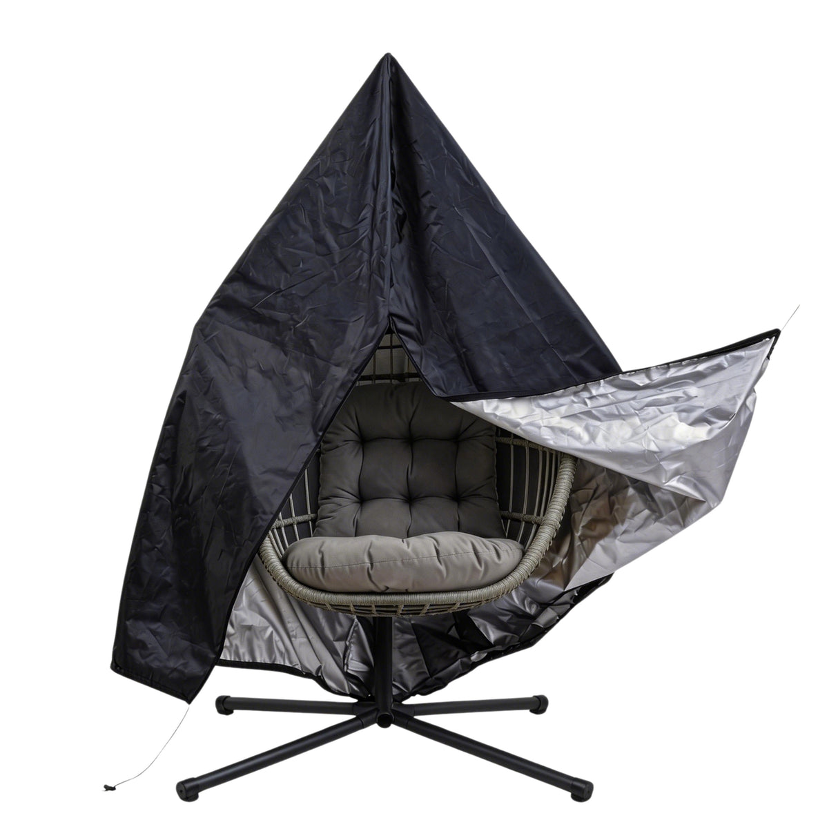 Cadeira suspensa tipo ovo em rattan cinzento, com estrutura em metal preto e almofada macia, ideal para relaxar e decorar ambientes