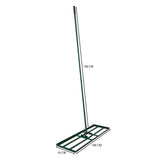 Nivelador de relva verde de 100 cm com estrutura metálica, cabo longo e base retangular, ideal para nivelar gramados e terrenos