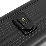 Estojo rígido preto com textura estriada, fecho dourado e design moderno, ideal para proteger e transportar itens com segurança