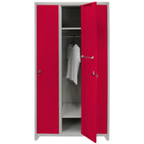 Armário de metal vermelho com três portas, interior amplo e prateleira, ideal para armazenamento em ambientes diversos