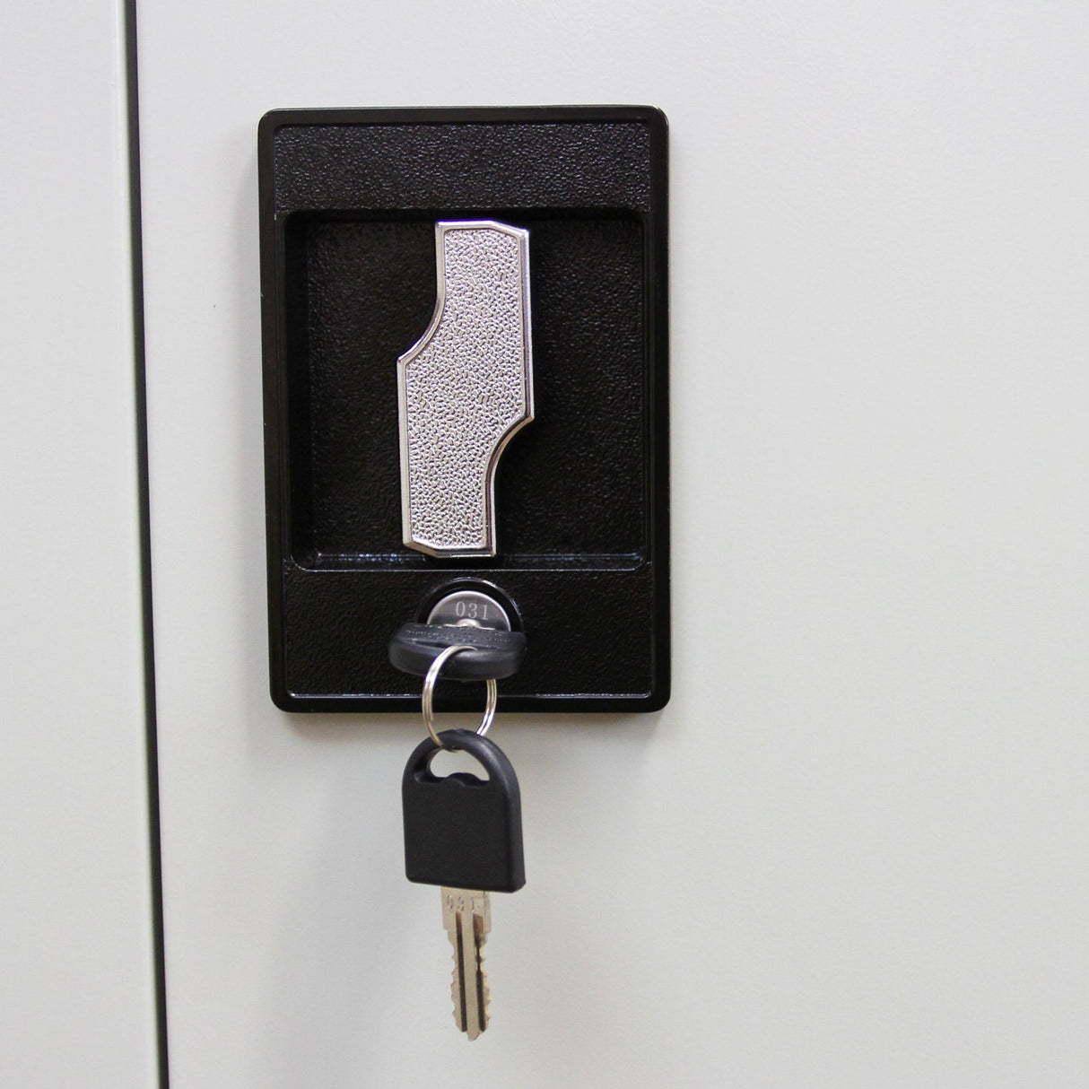 Cómoda de escritório com 2 portas e 3 prateleiras ajustá veis