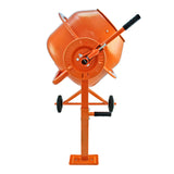 Betoneira T-Mech laranja, com estrutura metálica, rodas, e alça de manuseio, ideal para misturar cimento e argamassa