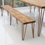 Pernas de garfo para mesa em metal com acabamento bronze, 30,5 cm de altura, suportando um tampo de madeira clara e rústica