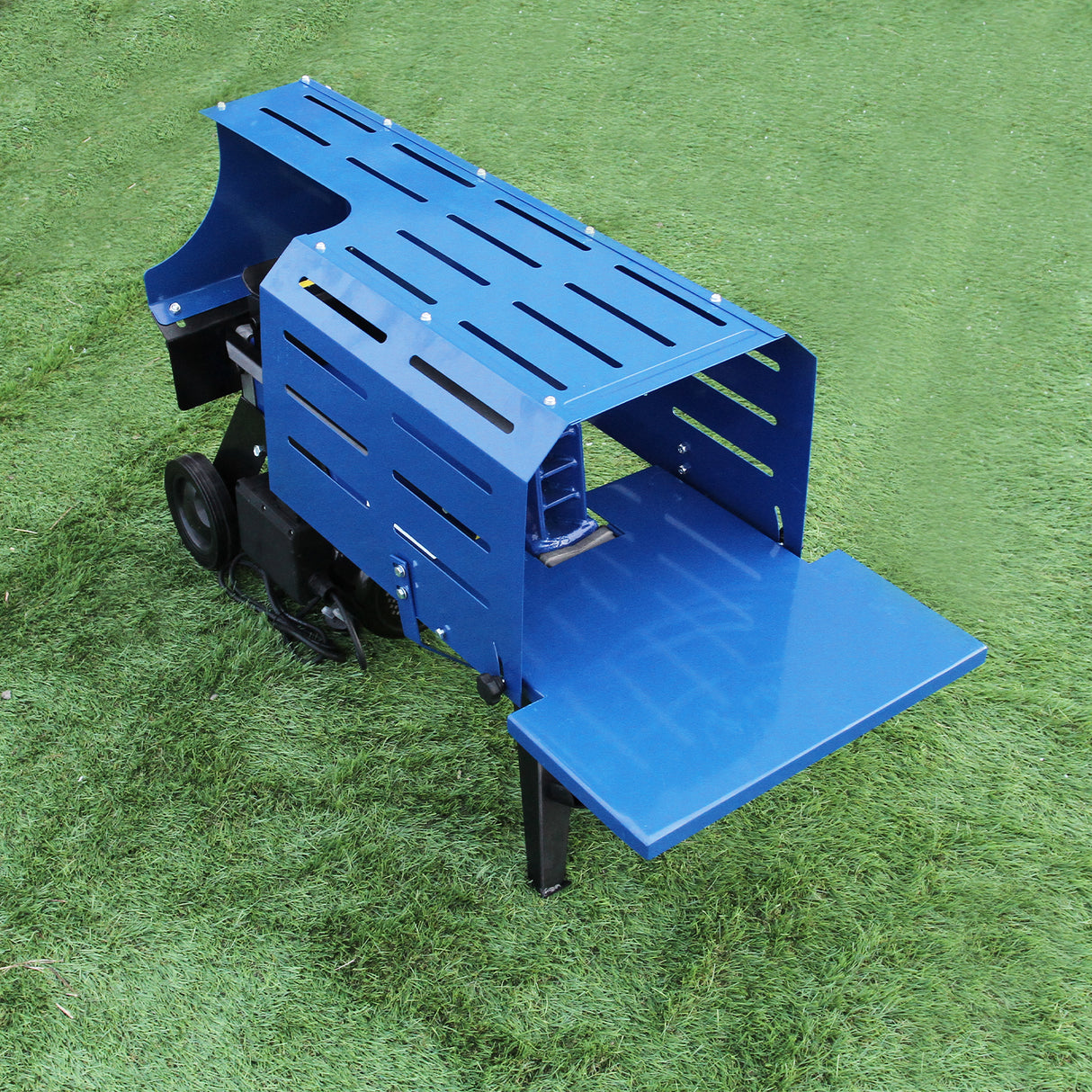 Rachador de toras T-Mech 7T em azul, com estrutura metálica, mesa de apoio e fendas para ventilação, ideal para cortar madeira