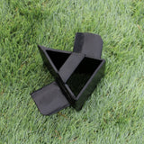 Rachador de toras T-Mech 7T com design robusto em metal preto, apresentando formas triangulares e acabamento liso, ideal para corte de madeira