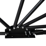 Base robusta de estrutura metálica preta com suportes angulares e parafusos prateados, ideal para montagem de móveis ou equipamentos