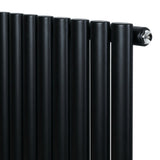 Radiador de coluna oval preto com acabamento liso, 600 mm x 600 mm, destacando válvulas metálicas brilhantes e design moderno