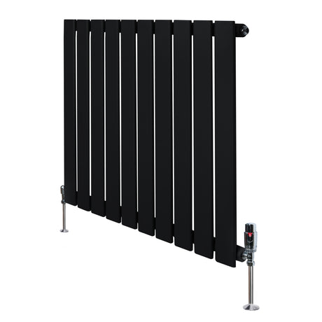 Radiador plano de coluna simples, 600 x 700 mm, com acabamento preto fosco e válvulas metálicas, ideal para aquecimento eficiente