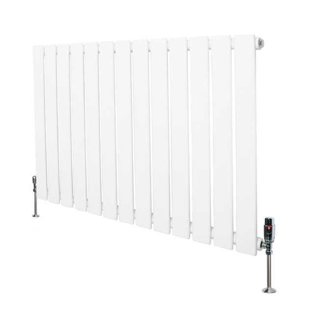 Radiador plano de coluna simples, 600 x 910 mm, acabamento branco, com válvulas metálicas e design moderno e elegante