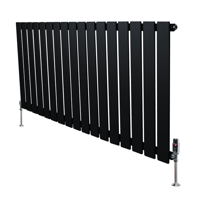 Radiador plano de coluna simples, 600 x 1190 mm, com acabamento preto fosco e válvulas, ideal para aquecimento eficiente e moderno