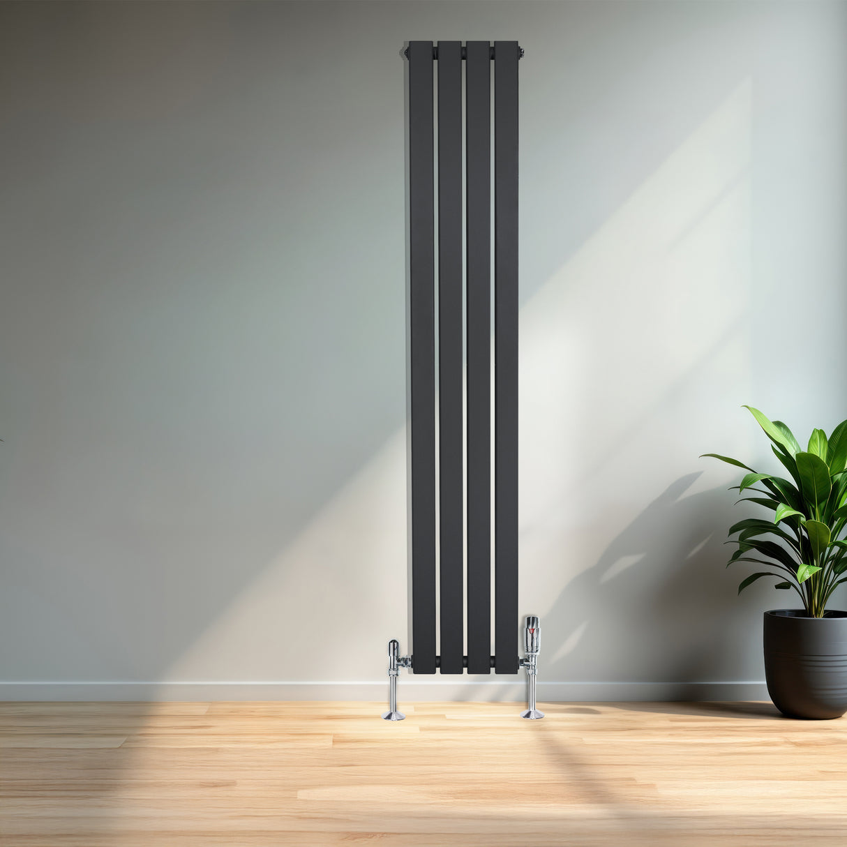 Radiador plano de coluna simples cinza antracite, com design vertical e válvulas, instalado em ambiente moderno com piso de madeira clara