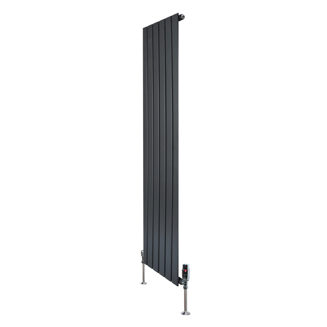 Radiador plano de coluna simples em cinzento antracite, com design vertical e válvulas, ideal para aquecimento moderno e eficiente