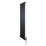 Radiador plano de coluna simples, 1600 x 420 mm, acabamento preto, com design vertical e válvulas na base para aquecimento eficiente
