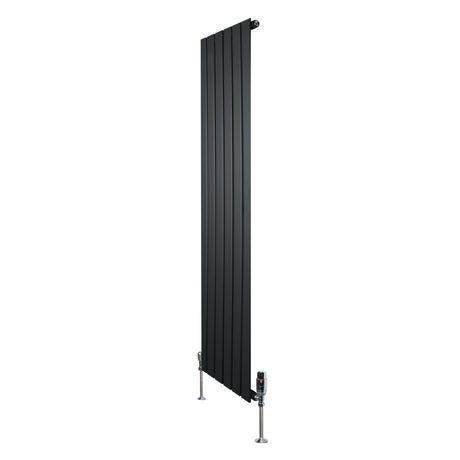 Radiador plano de coluna simples, 1600 x 420 mm, acabamento preto, com design vertical e válvulas na base para aquecimento eficiente
