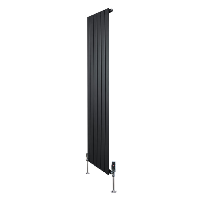Radiador plano de coluna simples, 1600 x 420 mm, acabamento preto, com design vertical e válvulas na base para aquecimento eficiente