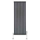 Radiador plano de coluna simples em cinzento antracite, com design vertical e válvulas cromadas na base, ideal para aquecimento moderno
