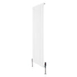 Radiador plano de coluna simples em branco, com design vertical e válvulas metálicas, ideal para aquecimento eficiente e moderno