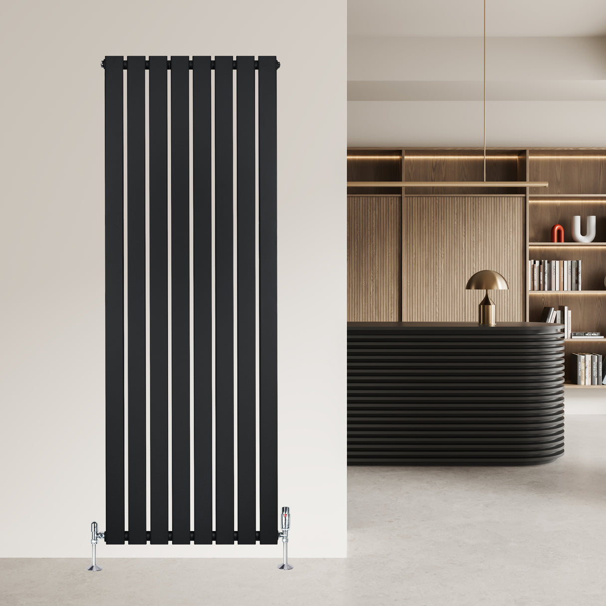 Radiador plano de coluna simples, 1600 x 560 mm, com acabamento preto, apresentando linhas retas e válvulas elegantes, ideal para decoração moderna