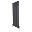 Radiador plano de coluna simples cinzento antracite, 1600 x 700 mm, com design elegante e válvulas na base para aquecimento eficiente