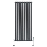 Radiador plano de coluna simples em cinzento antracite, com design vertical e válvulas cromadas na base, ideal para aquecimento moderno