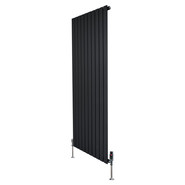 Radiador plano de coluna simples, 1600 x 700 mm, acabamento preto, com válvulas metálicas e design moderno e elegante